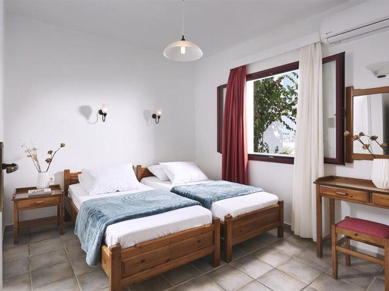 Eva Suites & Apartments Agia Marina Exteriör bild